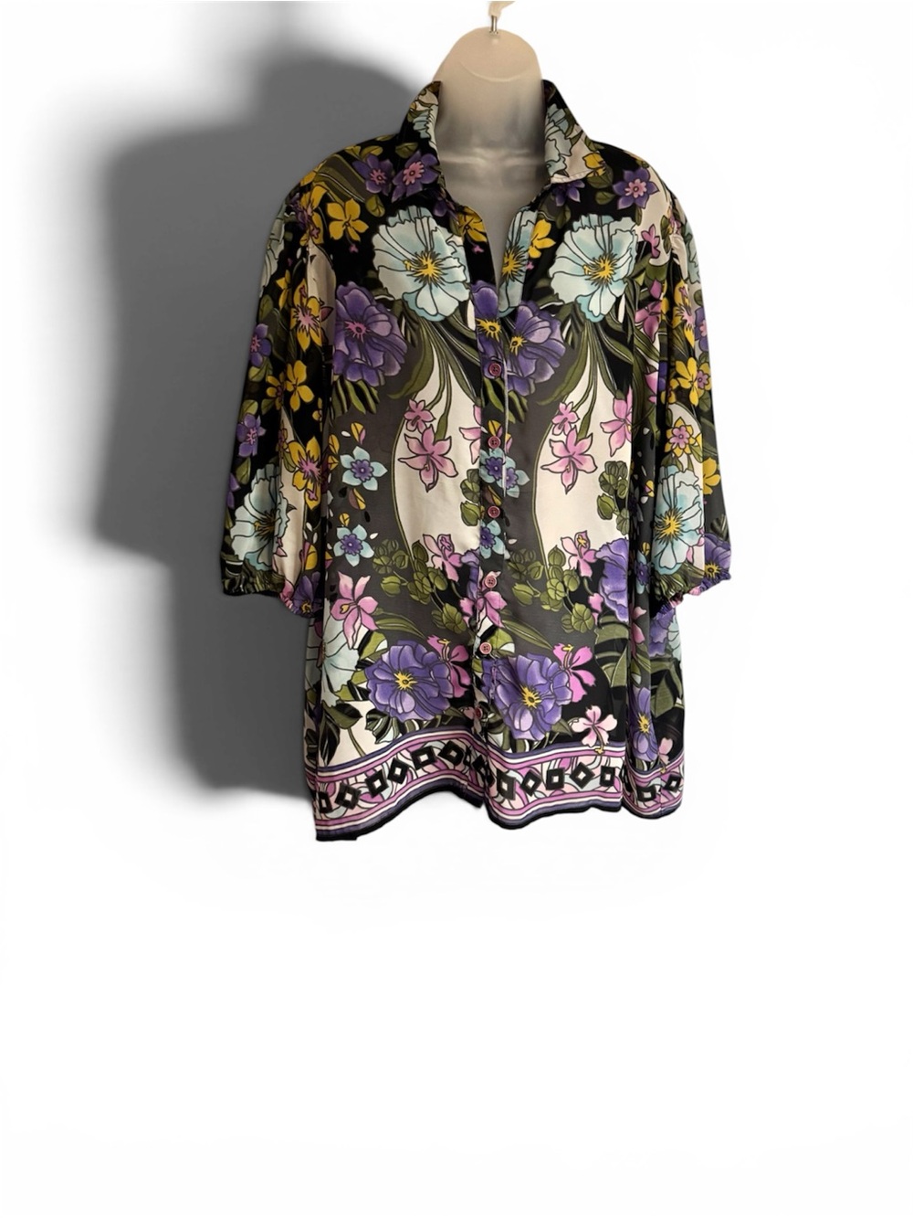 BEAUTIFUL Floral Button-Down Blouse in Black, Purple, Yellow, Pink PLUS 22 #11 - Picture 1 of 9